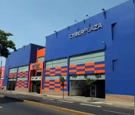 Entrada de CC Cyber Plaza en Lima